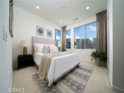 217  Magnet  , Irvine, CA