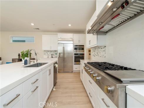 200  Zawn  , Irvine, CA