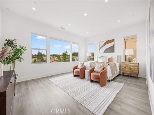 59  Longchamp  , Irvine, CA