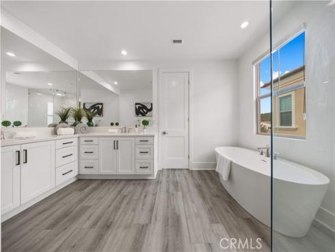 59  Longchamp  , Irvine, CA