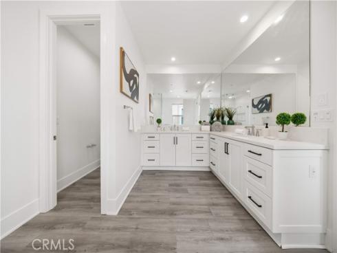 59  Longchamp  , Irvine, CA