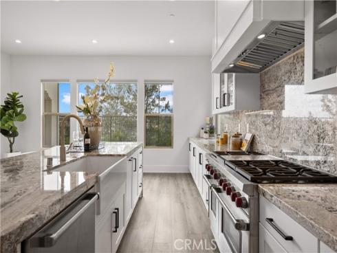 59  Longchamp  , Irvine, CA