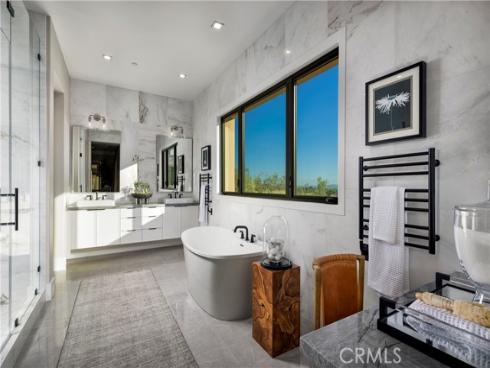 560  Peninsula  , Irvine, CA