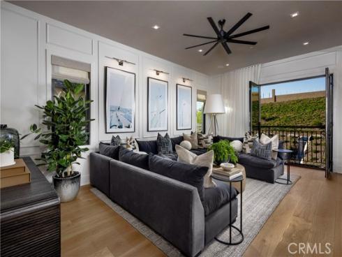 560  Peninsula  , Irvine, CA