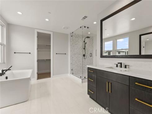 204  Stage  , Irvine, CA