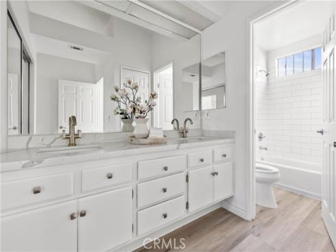 28  Almador  , Irvine, CA