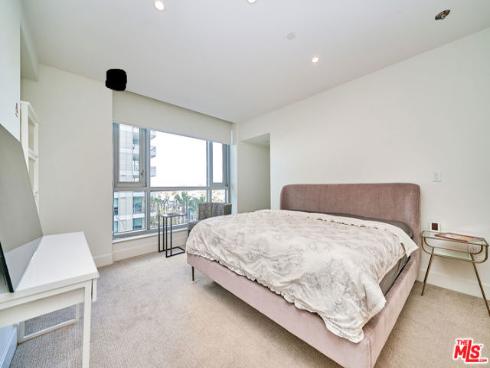 5072  Scholarship  505D , Irvine, CA