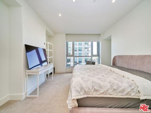 5072  Scholarship  505D , Irvine, CA