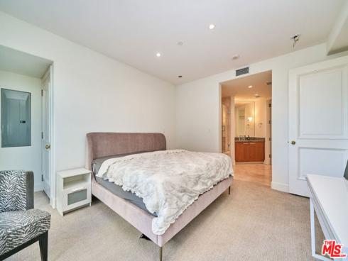 5072  Scholarship  505D , Irvine, CA