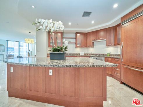 5072  Scholarship  505D , Irvine, CA