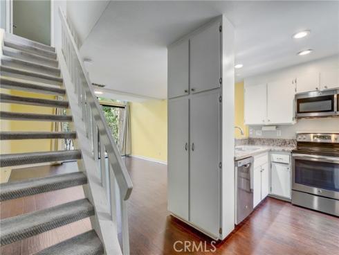 162  Pineview  , Irvine, CA