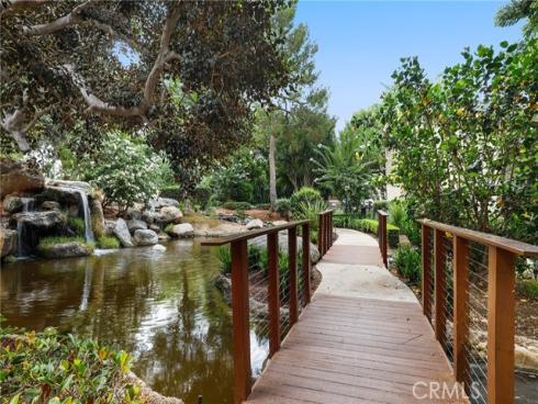 162  Pineview  , Irvine, CA