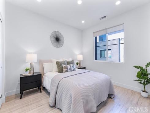 209 Paramount , Irvine, CA