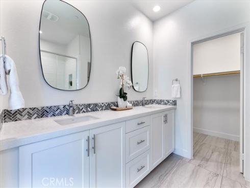 209 Paramount , Irvine, CA