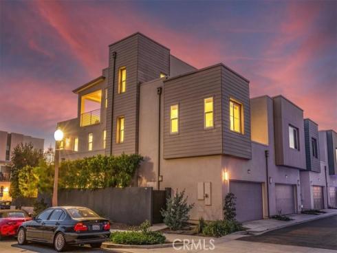 209  Paramount  , Irvine, CA