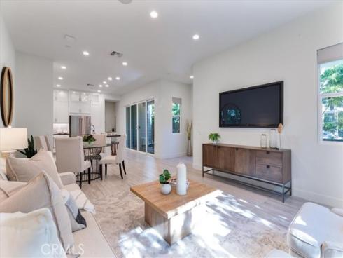209 Paramount , Irvine, CA