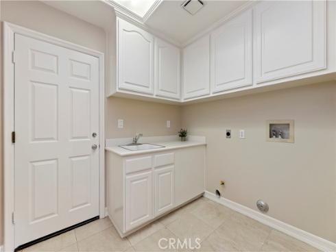 8 Nidden , Irvine, CA