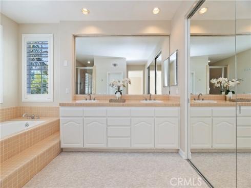 8 Nidden , Irvine, CA