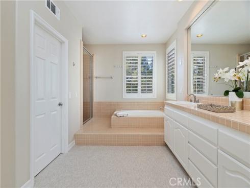 8 Nidden , Irvine, CA