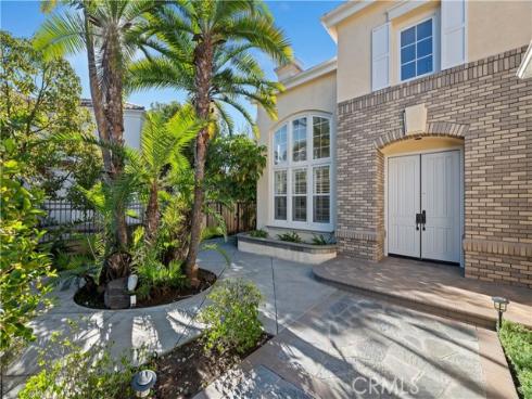 8 Nidden , Irvine, CA