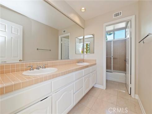 8 Nidden , Irvine, CA