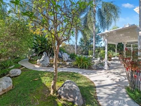 8 Nidden , Irvine, CA