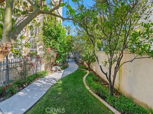 8 Nidden , Irvine, CA