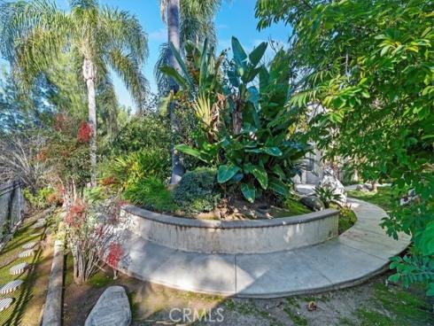 8 Nidden , Irvine, CA