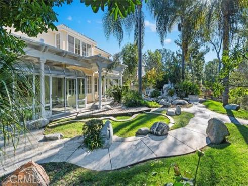 8 Nidden , Irvine, CA