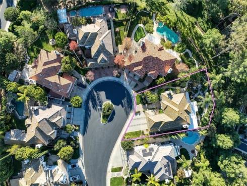 8 Nidden , Irvine, CA