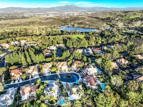 8 Nidden , Irvine, CA