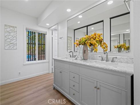 19 Las Brisas 10 , Irvine, CA