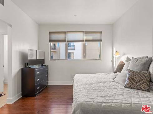 25 Delancy , Irvine, CA