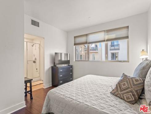 25 Delancy , Irvine, CA