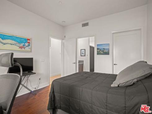 25 Delancy , Irvine, CA