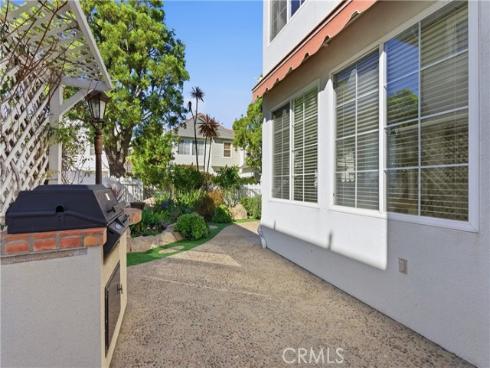 55  Essex  , Irvine, CA