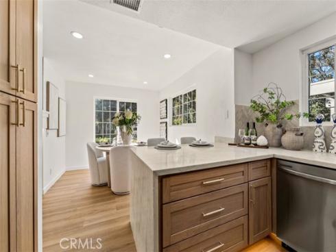 12 Woodleaf , Irvine, CA