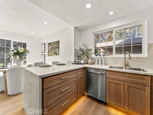 12 Woodleaf , Irvine, CA