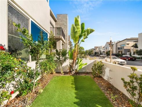 151 Scale , Irvine, CA