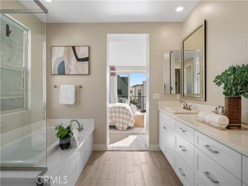 157 Scale , Irvine, CA