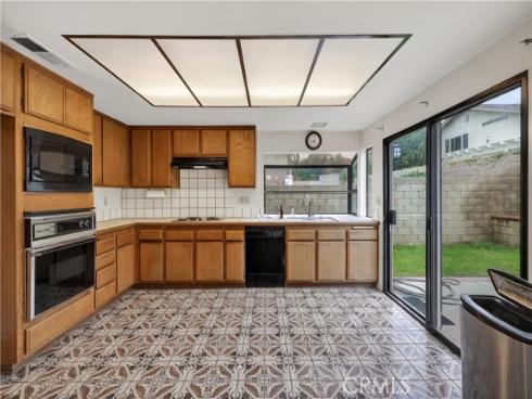 46 Christamon W , Irvine, CA