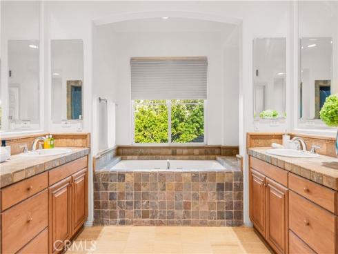 33 Modesto , Irvine, CA