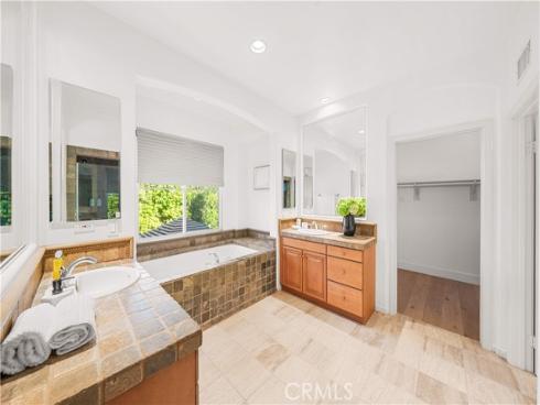 33 Modesto , Irvine, CA