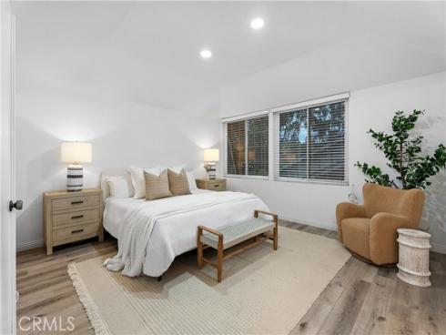 16 E Yale Loop #28 , Irvine, CA