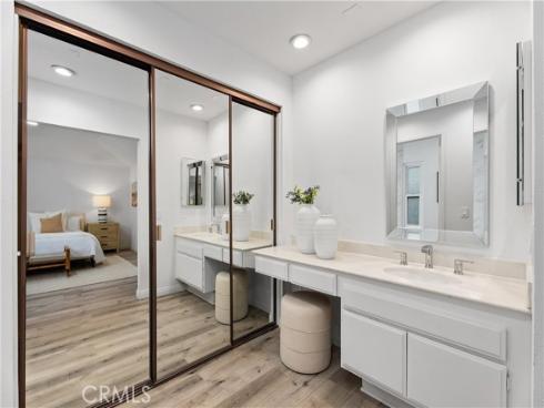 16 E Yale Loop #28 , Irvine, CA