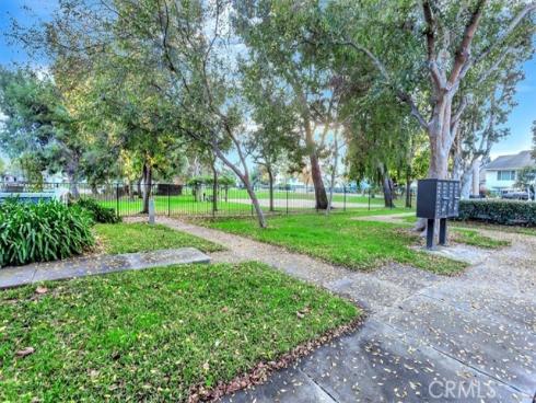 19 Briarglen , Irvine, CA