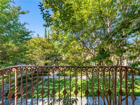 26 Twin Gables , Irvine, CA