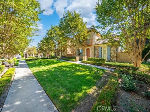 26 Twin Gables , Irvine, CA