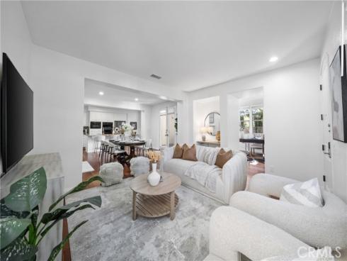 26 Twin Gables , Irvine, CA