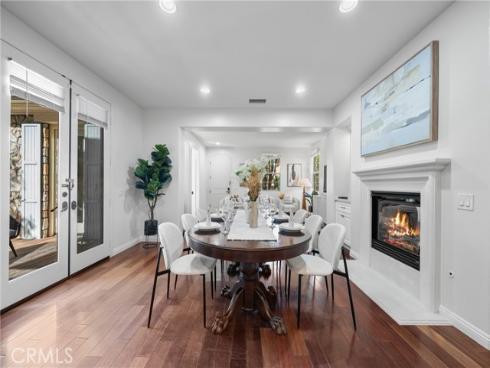 26 Twin Gables , Irvine, CA